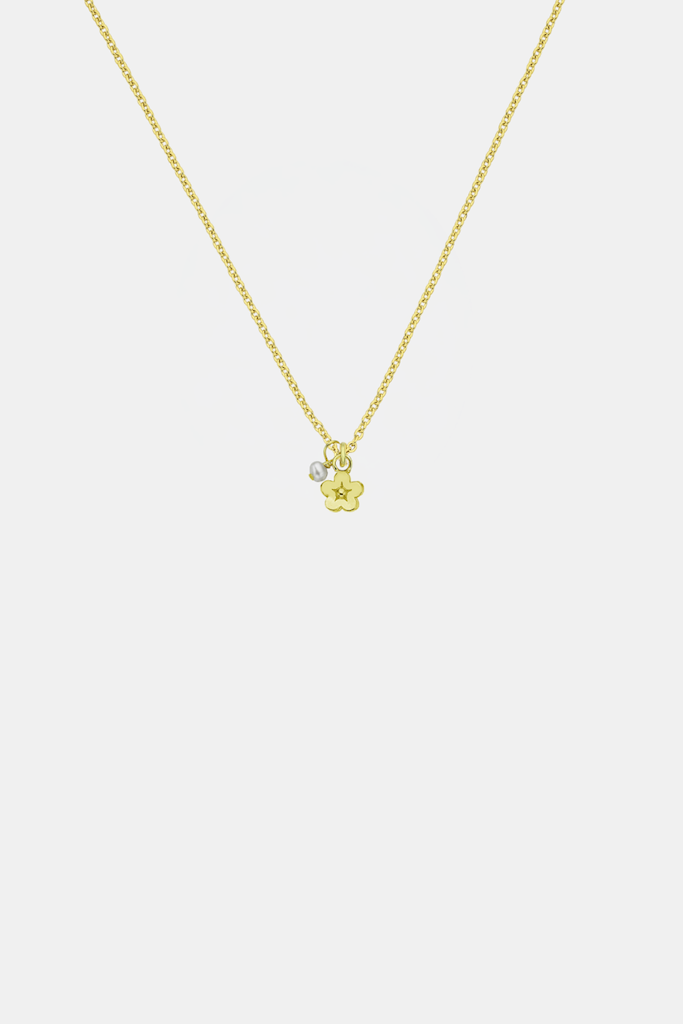 Daisy Day w. Pearl Necklace