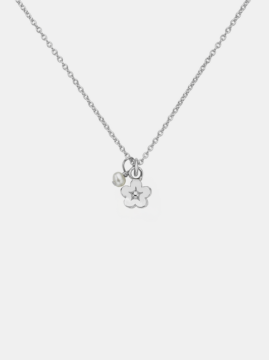 Daisy Day w. Pearl Necklace