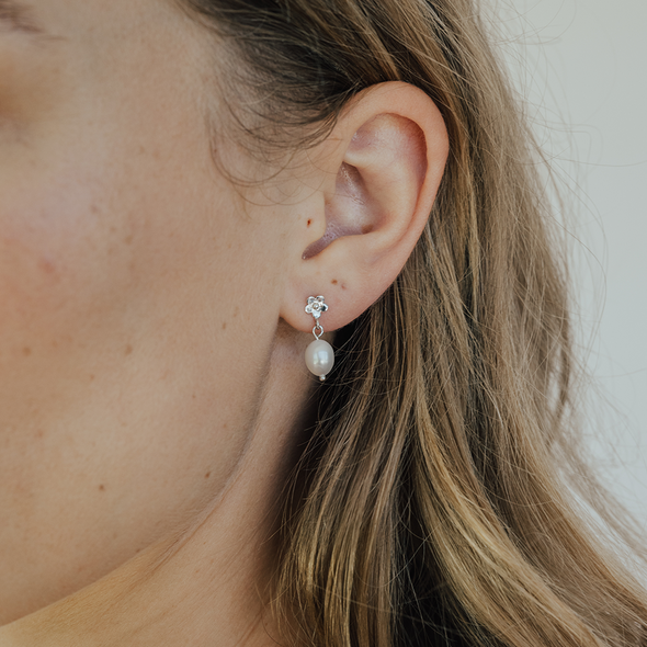Pearly Daisy Day Studs