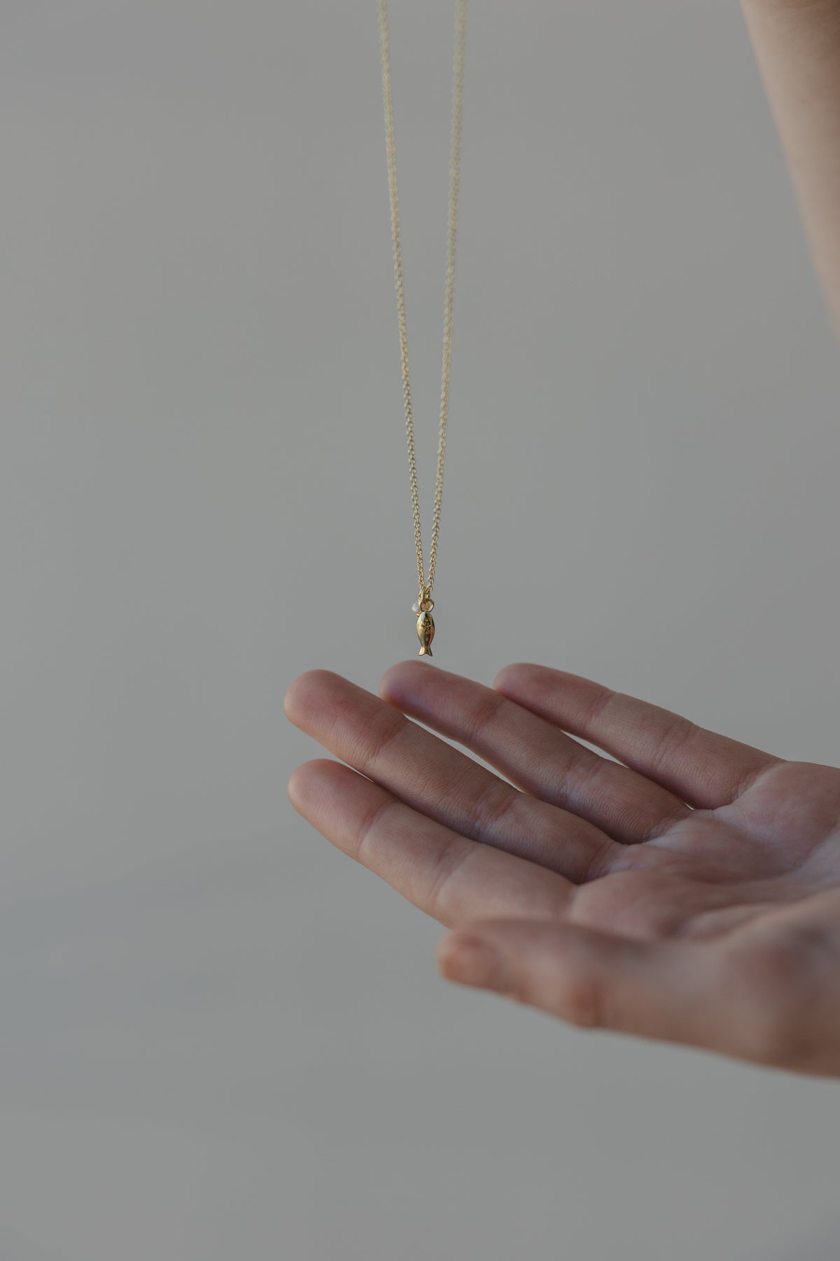 Fishy w. Pearl Necklace