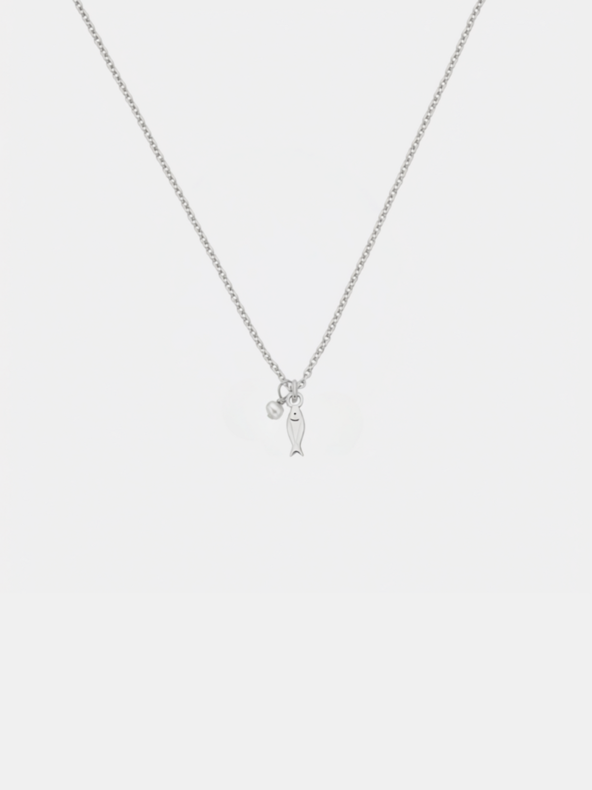 Fishy w. Pearl Necklace