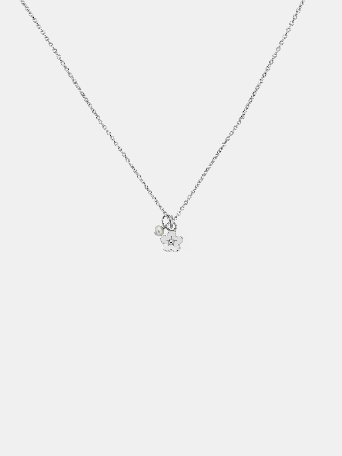 Daisy Day w. Pearl Necklace