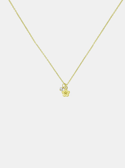 Daisy Day w. Pearl Necklace