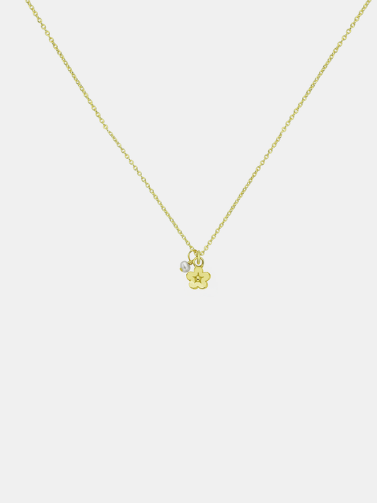 Daisy Day w. Pearl Necklace