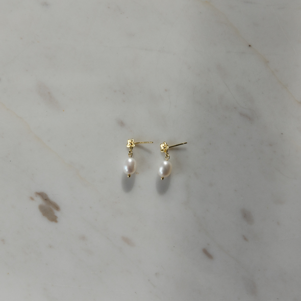 Pearly Daisy Day Studs