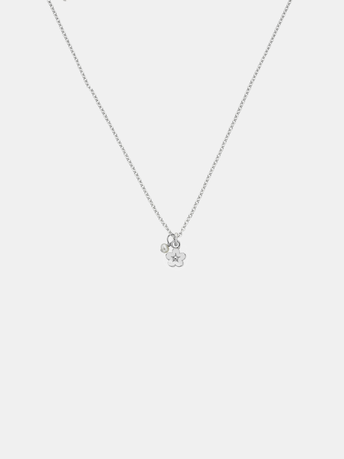 Daisy Day w. Pearl Necklace