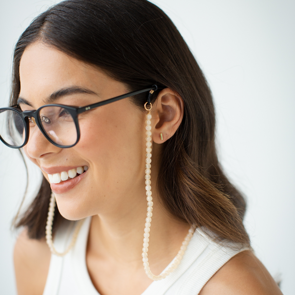 Eyeglass sales chain ends